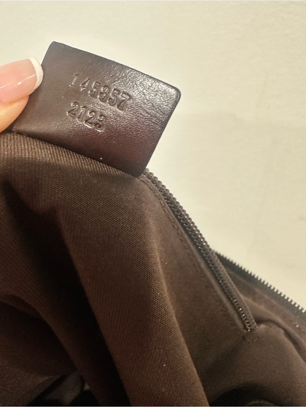 Authentic Gucci Beige/Brown GG Supreme Crossbody Messenger Bag - Picture 5 of 7